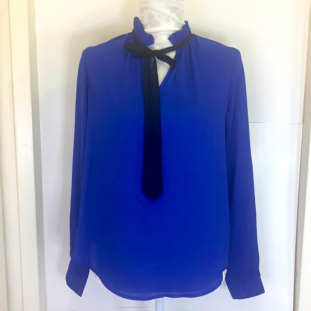 Beautiful tie neck royal/blue blouse 👚